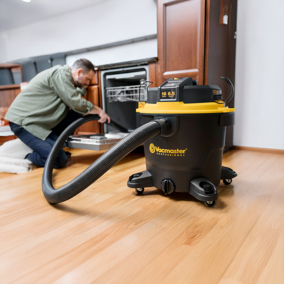 Vacmaster Vacuum Wet/ Dry Professional 16 Gallon 6.5 HP 2-1/2-In. Hose