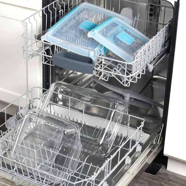 Anchor Hocking 8 In. Square Cake Dish w/TrueLock Lid