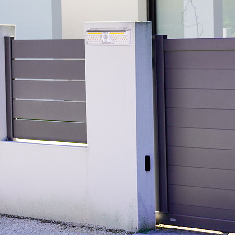 Daewoo Outdoor Solar Security Light XL